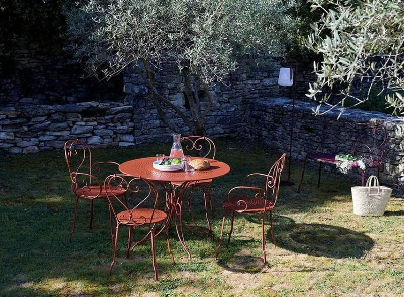 Load image into Gallery viewer, Fermob 1900 outdoor table with 96cm diameter, round metal table suitable for patio or garden settings.