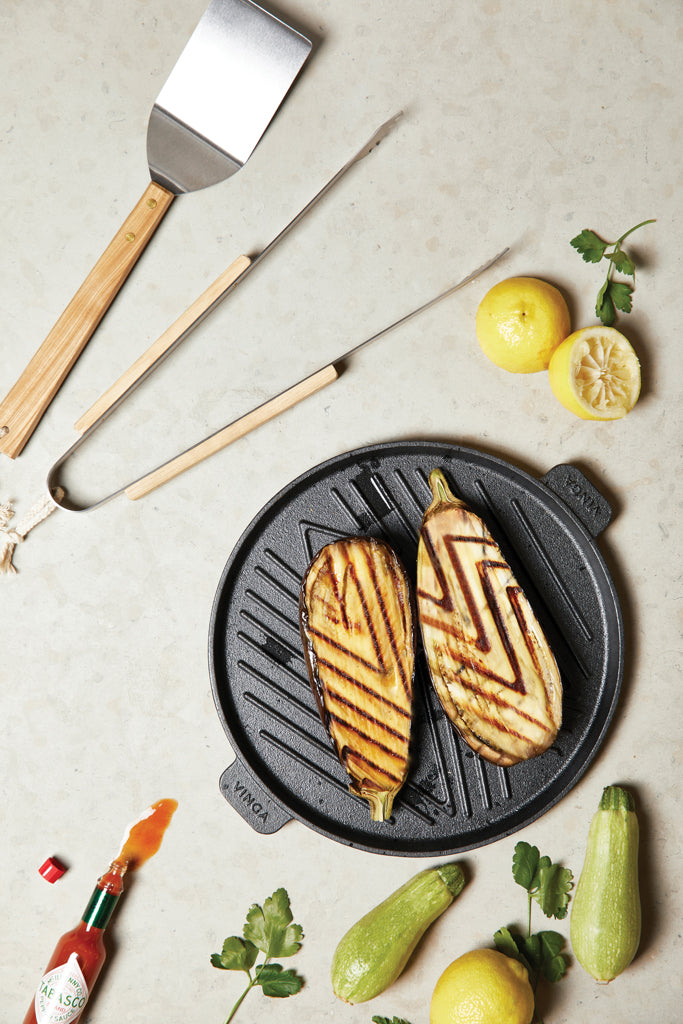 Load image into Gallery viewer, Vinga Paso grill tongs with stainless steel handles and gripping ends for easy barbecue and grilling food handling.