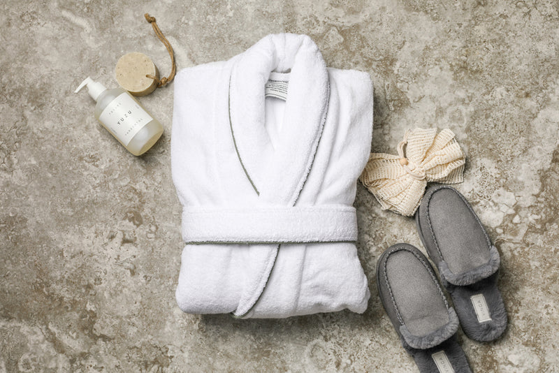 Load image into Gallery viewer, Vinga Harper bathrobe in size L/XL, soft and cozy home loungewear with a plush fabric, shown in a neutral color.