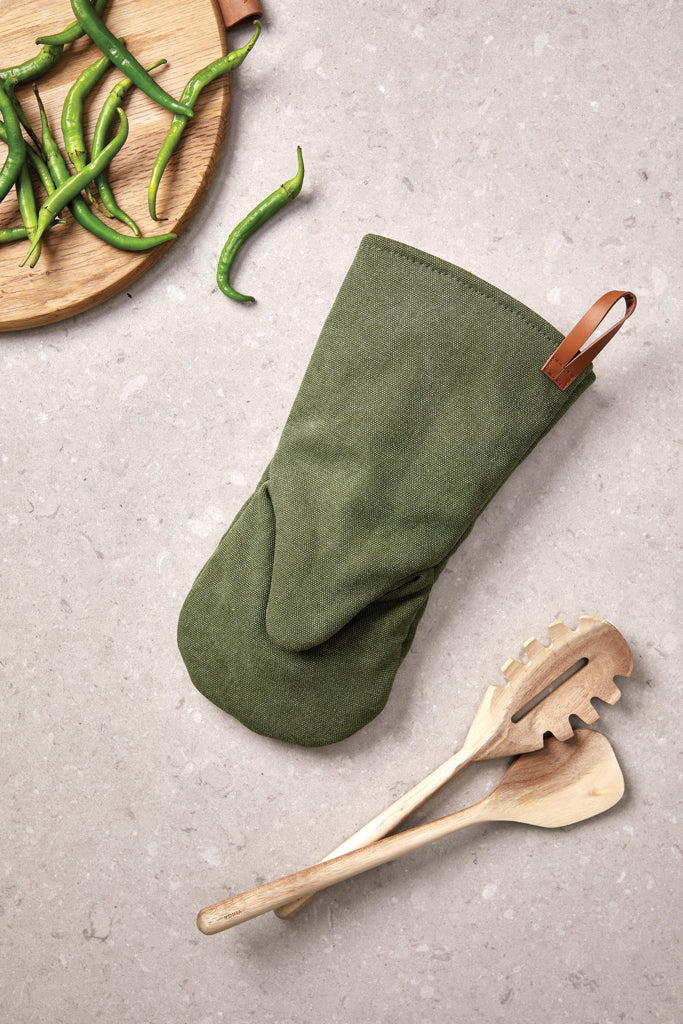 Load image into Gallery viewer, VINGA Asado oven mitt - Custom Wood Designs
