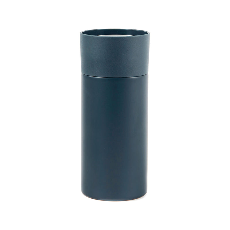 Load image into Gallery viewer, Vinga Otis thermo to-go mug in black, insulated drinkware with a sleek design and secure lid for hot or cold beverages.
