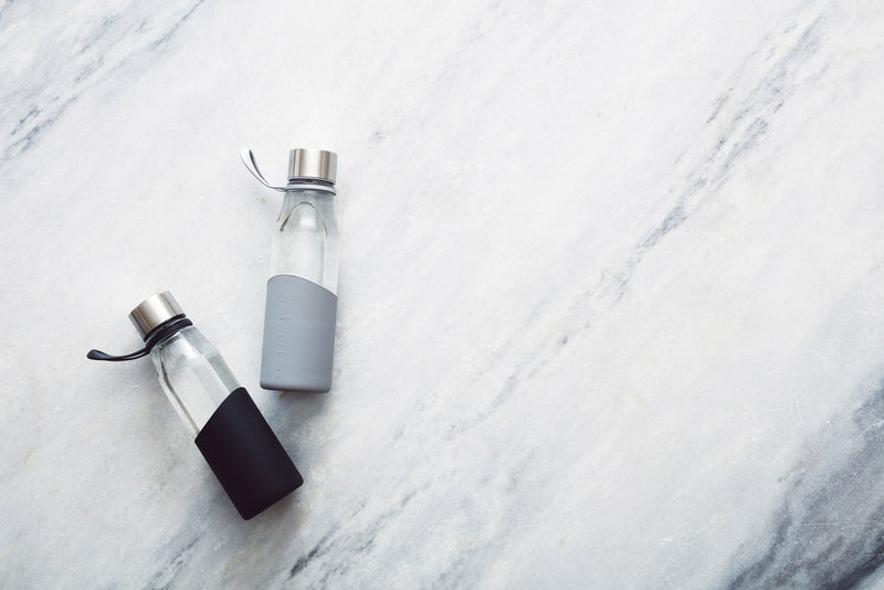 Load image into Gallery viewer, Vinga Lean Glass Water Bottle in clear glass with stainless steel lid, eco-friendly drinkware for hydration.