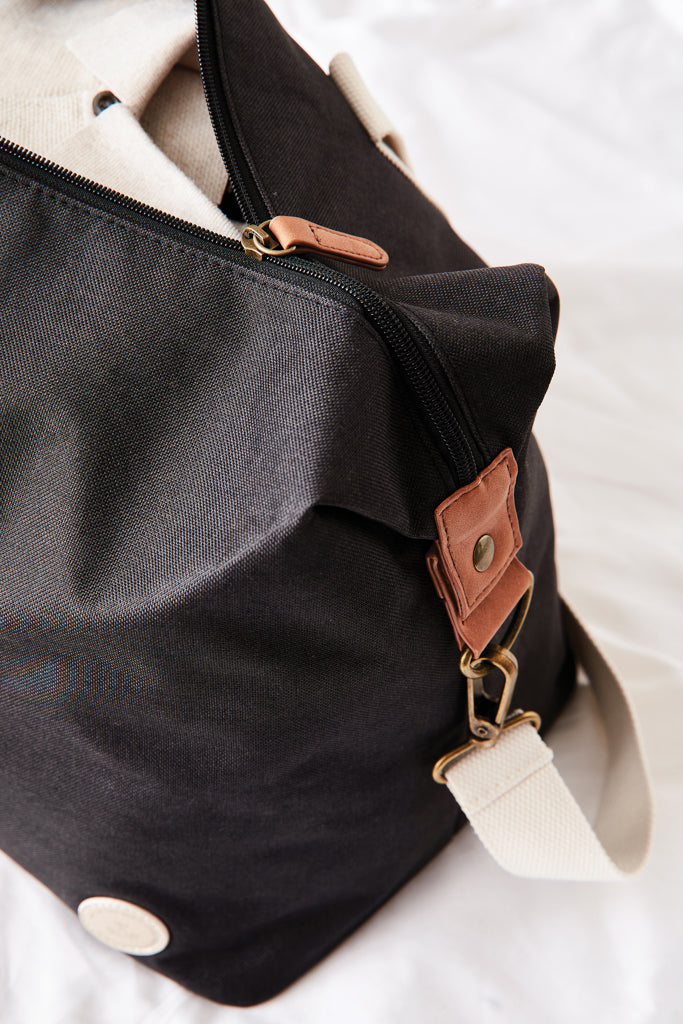 Load image into Gallery viewer, Sortio weekend bag - Custom Wood Designs