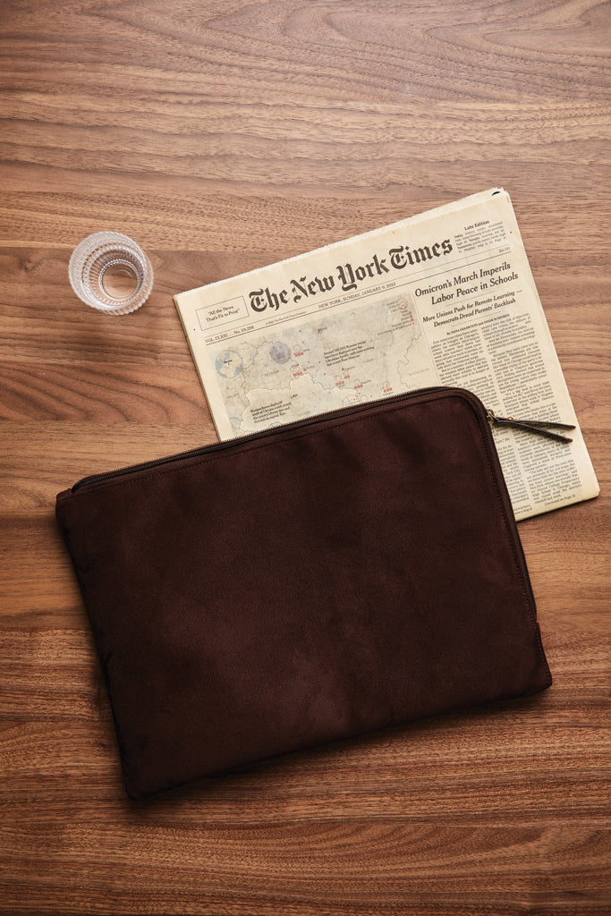 Load image into Gallery viewer, Vinga Hunton laptop case in black with padded interior and sturdy handle, designed for safe and stylish travel.