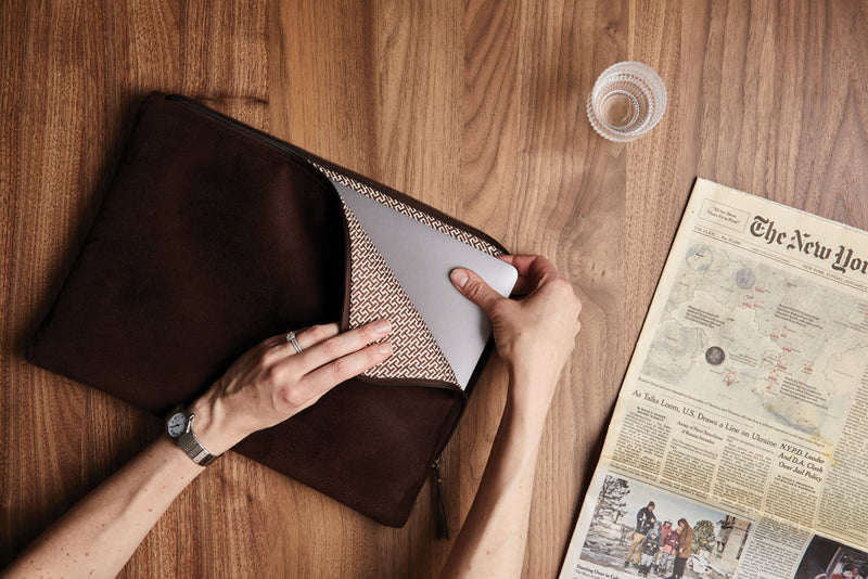 Load image into Gallery viewer, Vinga Hunton laptop case in black with padded interior, designed for safe travel and storage of laptops and accessories.