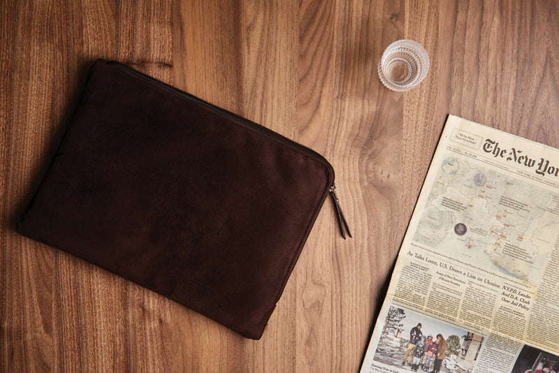 Load image into Gallery viewer, Vinga Hunton laptop case in black, durable bag for carrying laptops and accessories, made with protective materials.