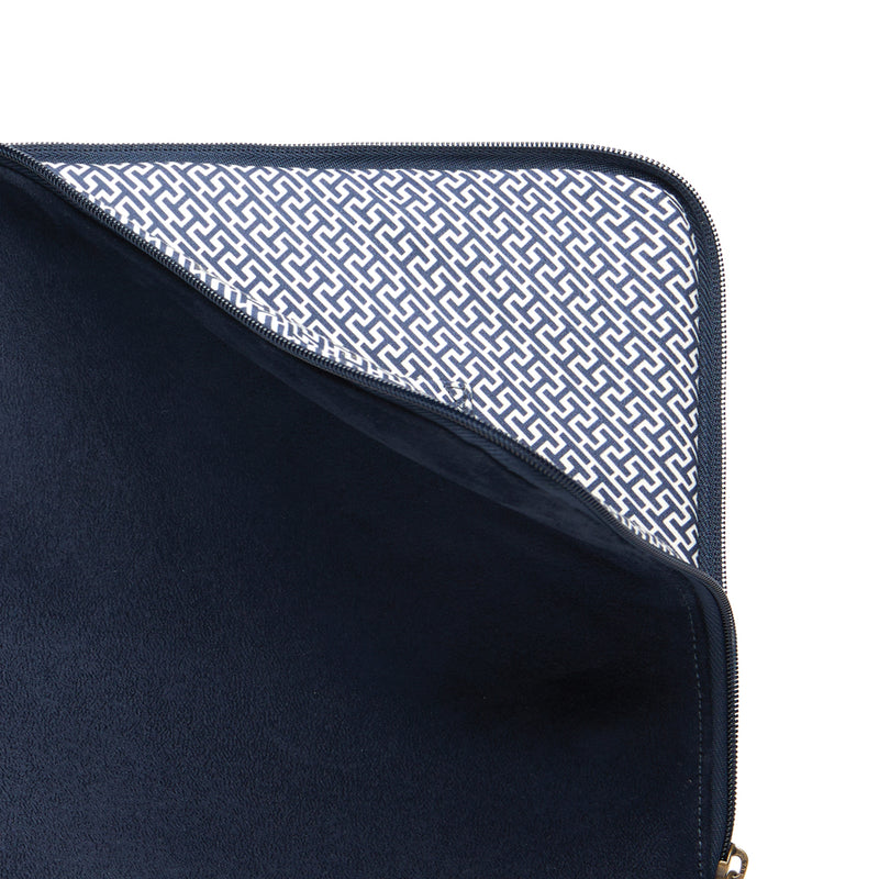 Load image into Gallery viewer, Vinga Hunton laptop case in black, made of durable bags and travel material with a sleek design for portable protection.