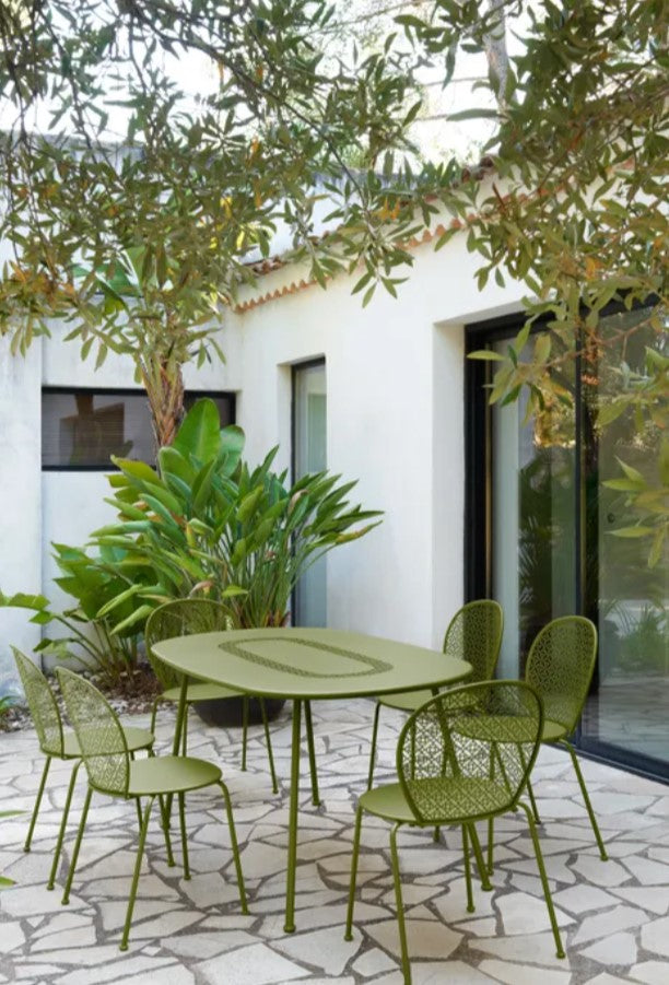 Load image into Gallery viewer, Fermob LORETTE oval metal table, 160x90 cm, outdoor hospitality furniture with a sleek design and sturdy metal construction.
