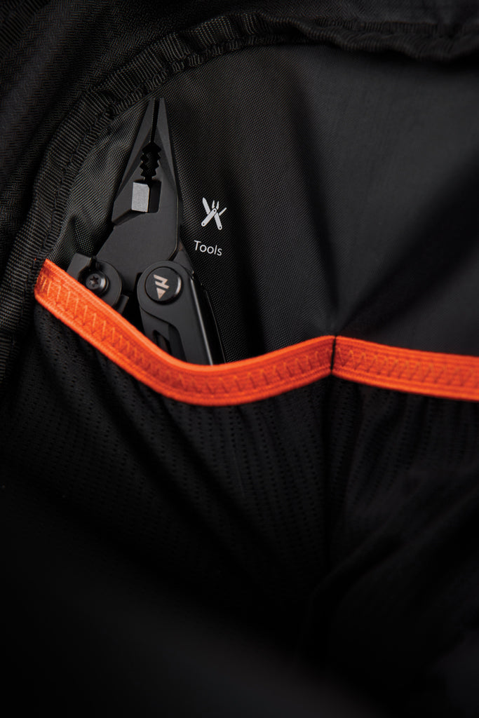 Load image into Gallery viewer, Nordic Drift Drift Trail RCS backpack in black with 24L capacity, featuring adjustable straps and multiple compartments.