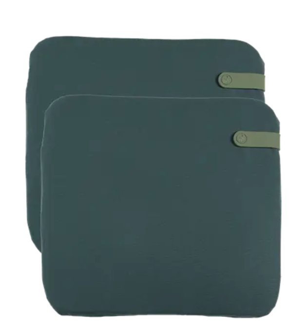 Load image into Gallery viewer, Set of 2 Fermob outdoor cushions in night blue and color mix, 41 x 45 cm, designed for outdoor chairs.