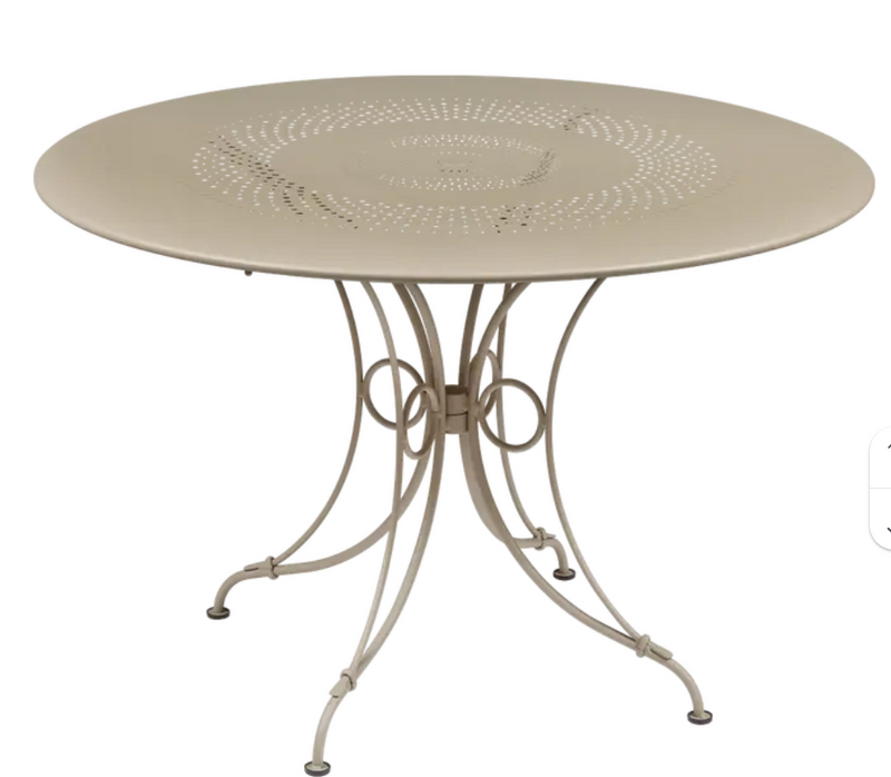 Load image into Gallery viewer, Round outdoor Fermob 1900 table with 117 cm diameter in nutmeg color, ideal for garden or patio seating.