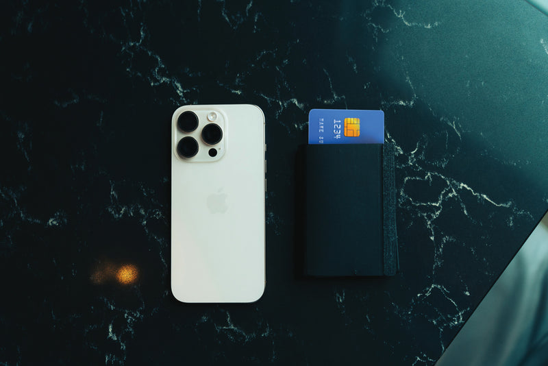 Load image into Gallery viewer, XD Collection Seekcard RCS polyester card wallet with worldwide locating for phone and tablet accessories, shown in the image.