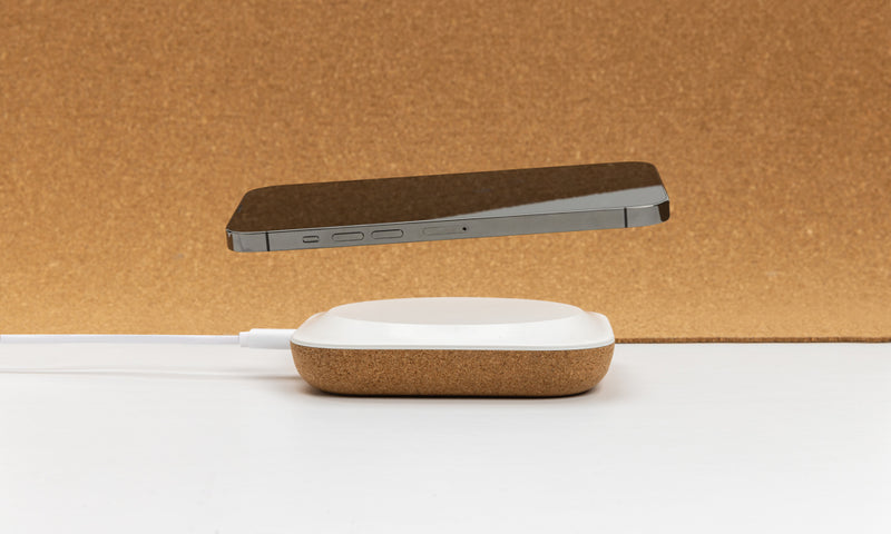 Load image into Gallery viewer, Oregon RCS recycled plastic and cork 10W wireless - Custom Wood Designs