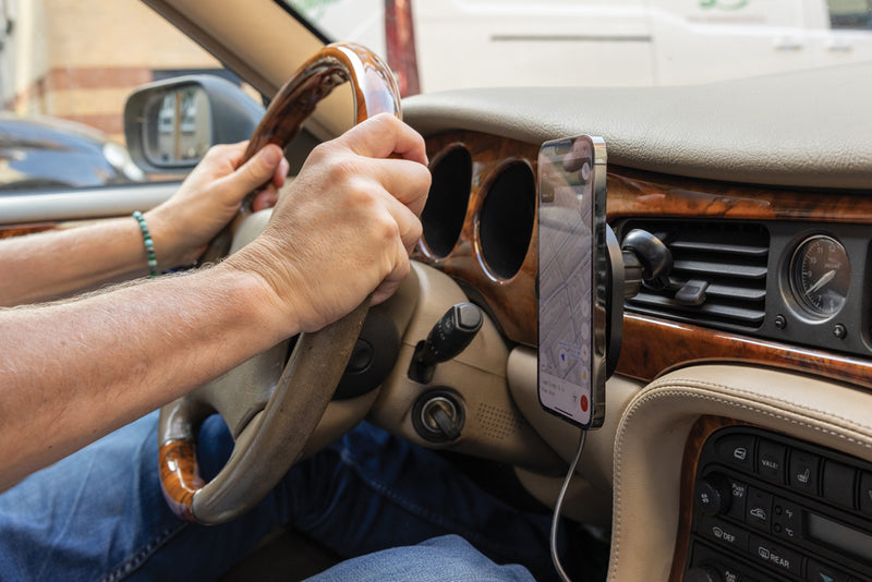 Load image into Gallery viewer, PowerCruze RCS rplastic 15W magnetic charging car holder - Custom Wood Designs PowerCruze RCS rplastic 15W magnetic charging car holder