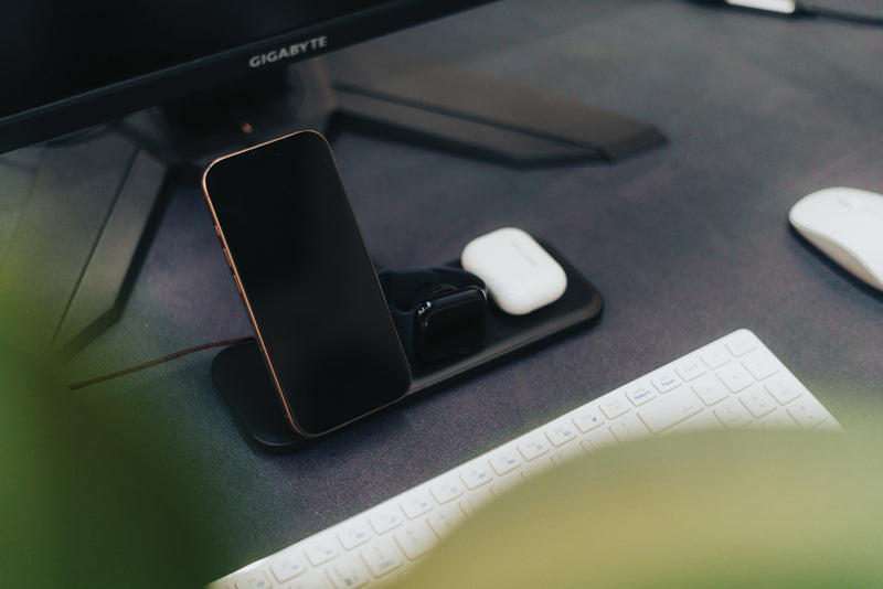 Load image into Gallery viewer, Urban Vitamin Torrance RCS 3 in 1 magnetic 15W charger - Custom Wood Designs