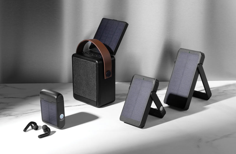 Load image into Gallery viewer, XD Xclusive Skywave RCS recycled plastic solar powerbank 10000mAh with USB ports for charging phones and tablets.