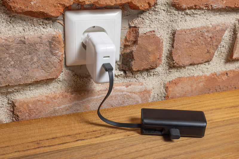 Load image into Gallery viewer, Powerlink RCS rplastic 3000 mAh powerbank iOS connector - Custom Wood Designs