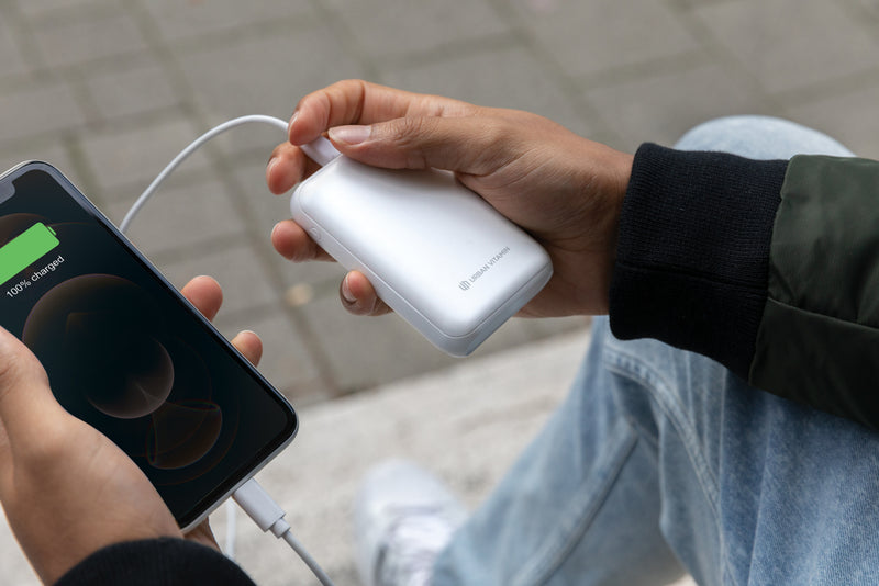 Load image into Gallery viewer, Urban Vitamin Alameda 10.000 mAh 18W PD powerbank - Custom Wood Designs