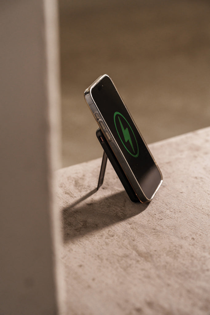 Load image into Gallery viewer, Urban Vitamin Redwood 5in1 5000mah 20W PD magnetic powerbank - Custom Wood Designs