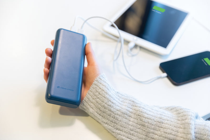 Load image into Gallery viewer, Urban Vitamin Pasadena 20.000 mAh 18W PD powerbank - Custom Wood Designs