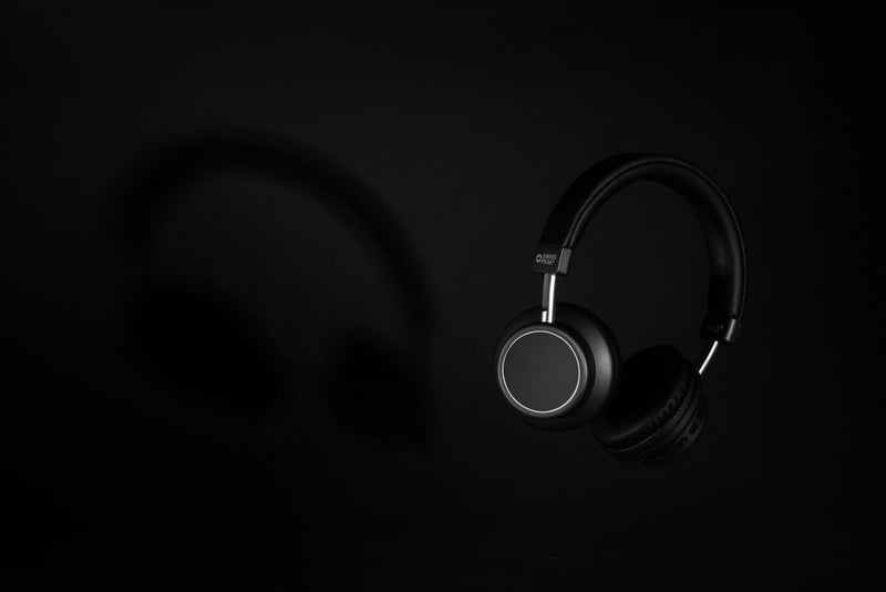 Load image into Gallery viewer, Swiss Peak Wireless Headphones V3 in black, over-ear design with padded ear cups and adjustable headband, on a white background.