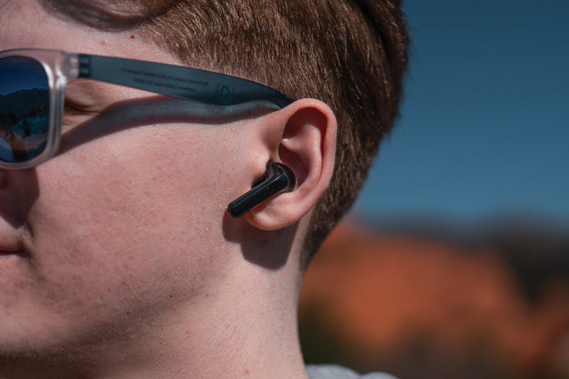 Load image into Gallery viewer, Skywave RCS recycled plastic solar earbuds - Custom Wood Designs