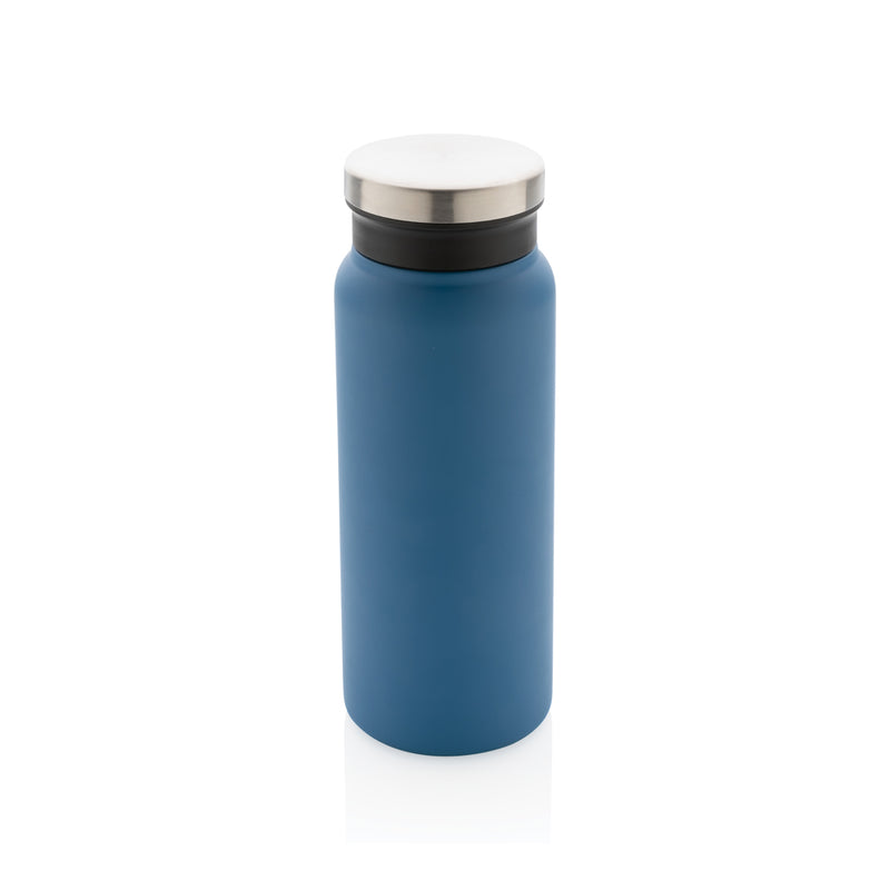 Load image into Gallery viewer, Recycled stainless steel vacuum bottle by XD Collection, 600ML drinkware with sleek design and leak-proof lid.