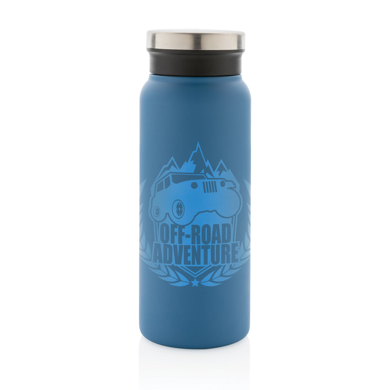 Load image into Gallery viewer, Recycled stainless steel vacuum bottle by XD Collection, 600ML drinkware with sleek design and leak-proof lid.