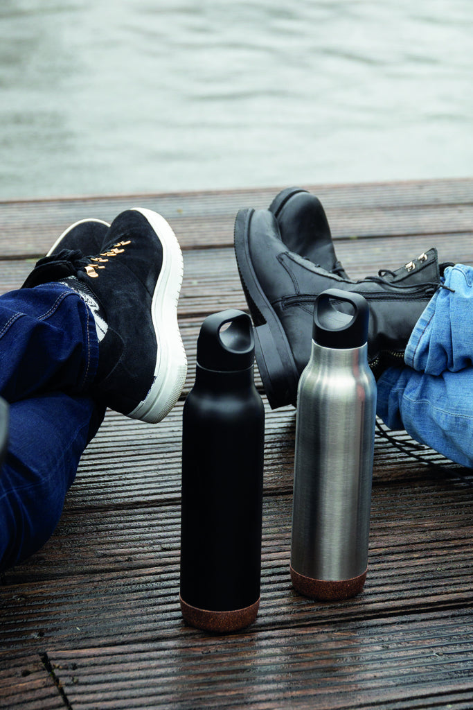 Load image into Gallery viewer, Cork leakproof vacuum flask from XD Collection, a drinkware item with a sleek design and secure lid for hot and cold beverages.
