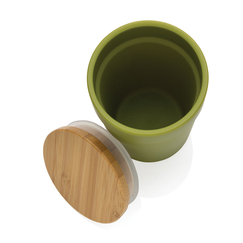 Load image into Gallery viewer, Reusable GRS certified recycled polypropylene mug with bamboo lid from XD Collection, featuring a sleek drinkware design.