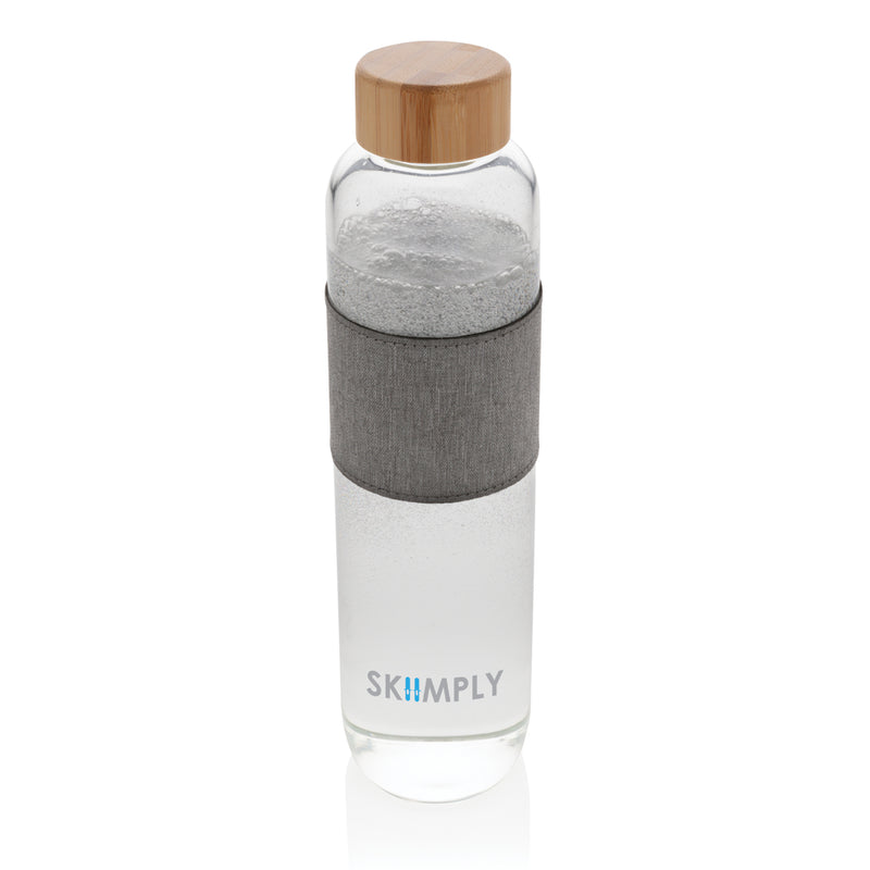 Load image into Gallery viewer, Borosilicate glass bottle with bamboo lid from XD Collection, clear drinkware for beverages, showcasing sleek design and natural materials.