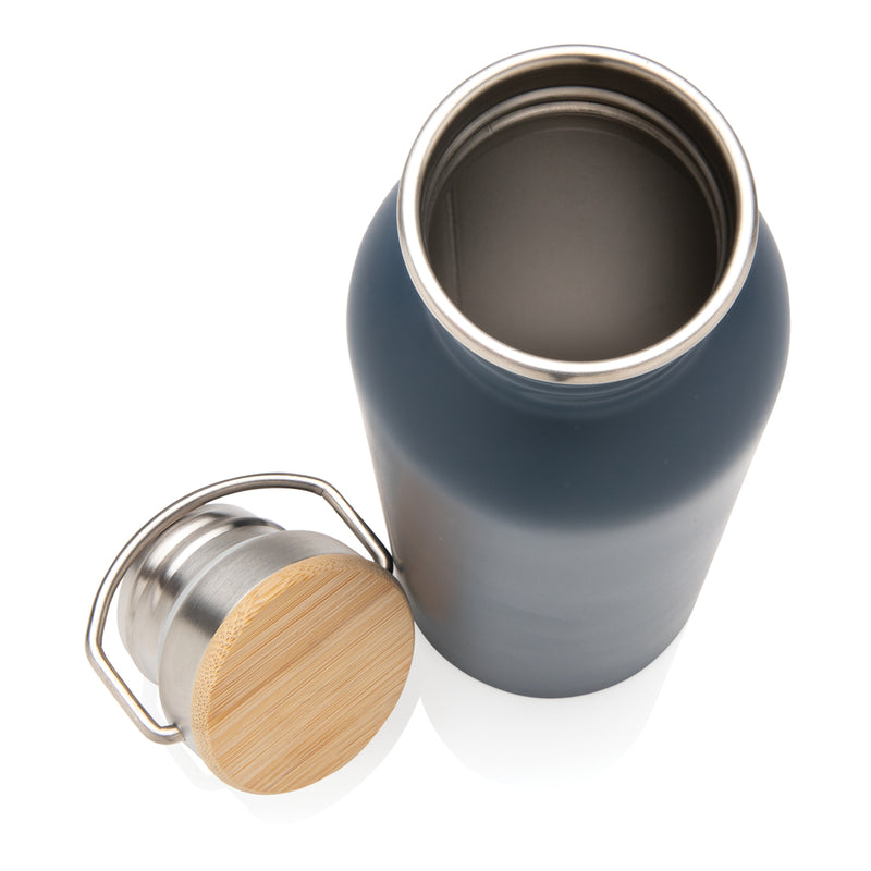 Load image into Gallery viewer, Modern stainless steel water bottle with bamboo lid from XD Collection, showcasing a sleek, eco-friendly drinkware design.