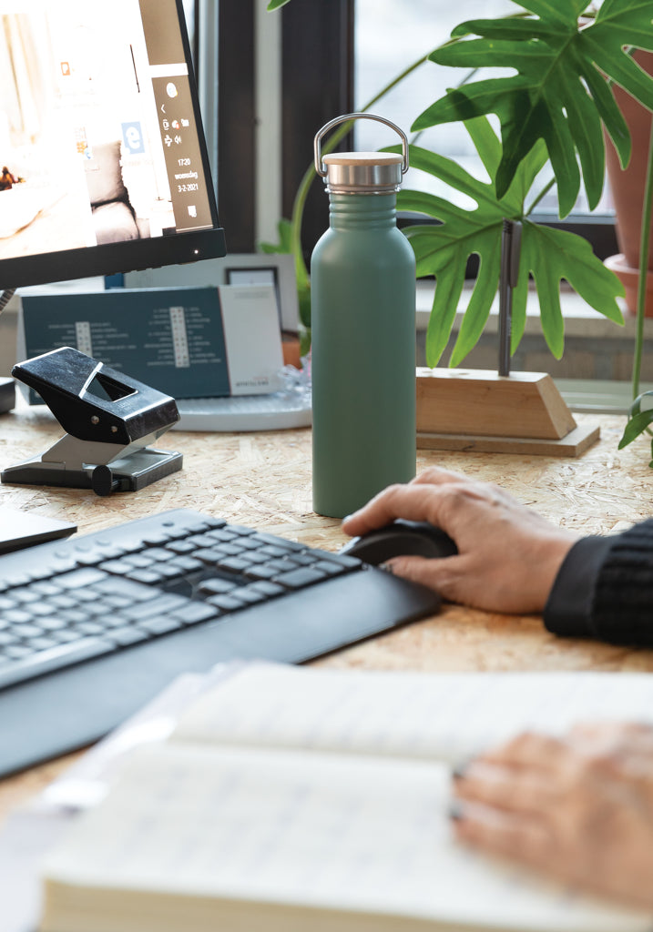 Load image into Gallery viewer, Modern stainless steel drinkware bottle with bamboo lid from XD Collection, featuring a sleek design and eco-friendly bamboo top.