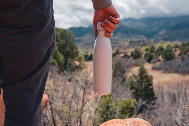Load image into Gallery viewer, Solid color stainless steel vacuum bottle, 750ml, from XD Collection, with a sleek drinkware design and durable finish.
