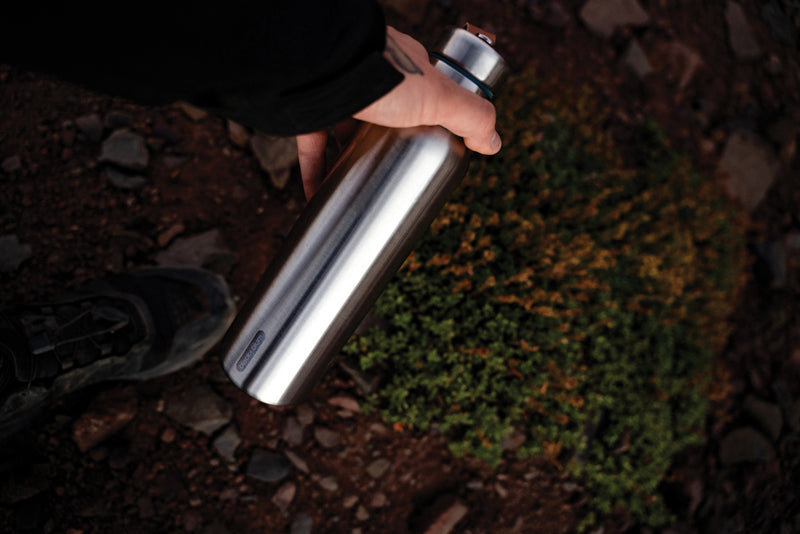 Load image into Gallery viewer, Large 750ml Black + Blum insulated water bottle in stainless steel with a sleek design and leak-proof cap.