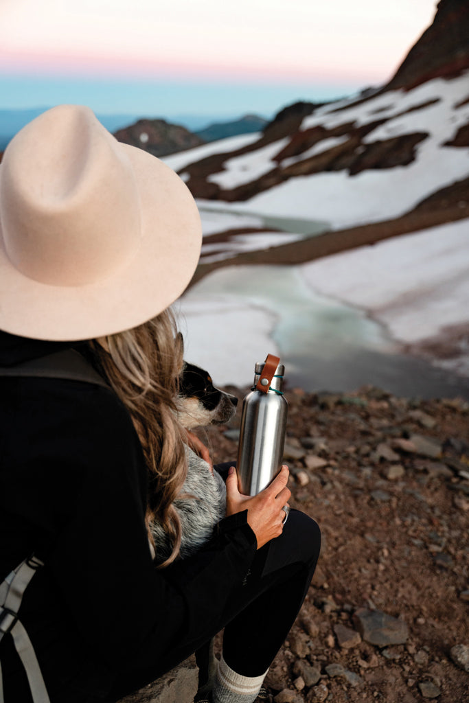 Load image into Gallery viewer, Black + Blum 750ml insulated water bottle, large drinkware with stainless steel exterior and screw-top lid, ideal for keeping drinks cold or hot.