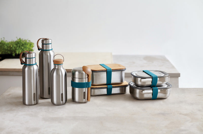 Load image into Gallery viewer, Black + Blum large 750ml insulated water bottle made of durable drinkware, featuring a sleek design and secure lid.
