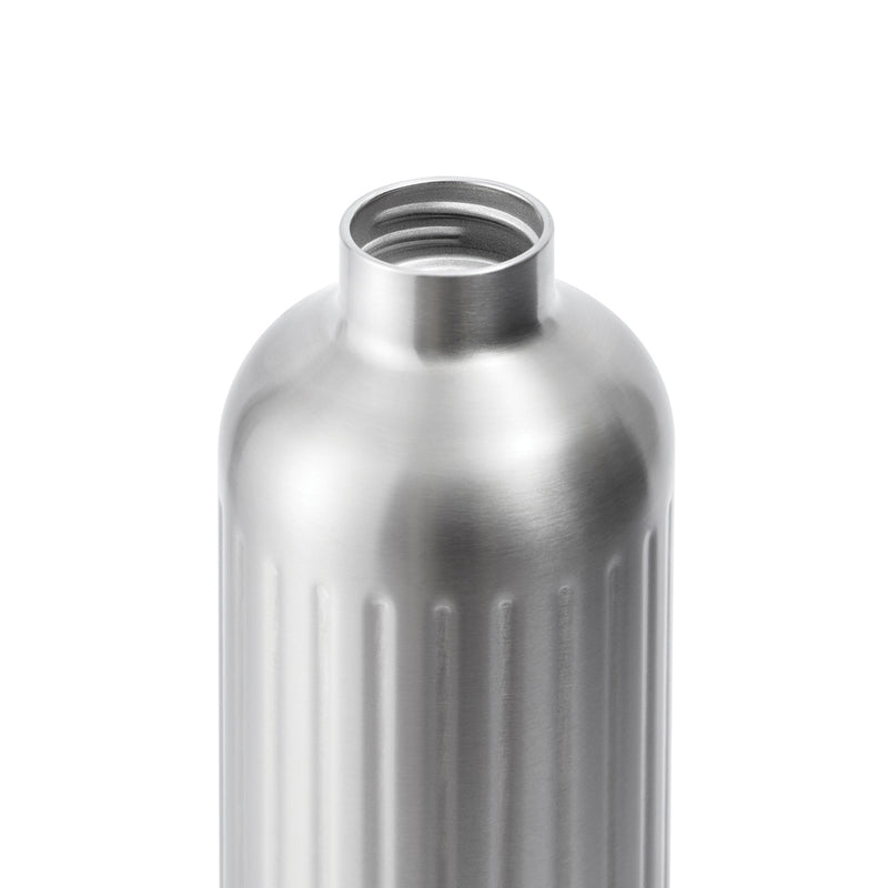 Load image into Gallery viewer, Black + Blum Explorer insulated 850ml bottle, large drinkware with a sleek design and secure lid, ideal for keeping drinks hot or cold.