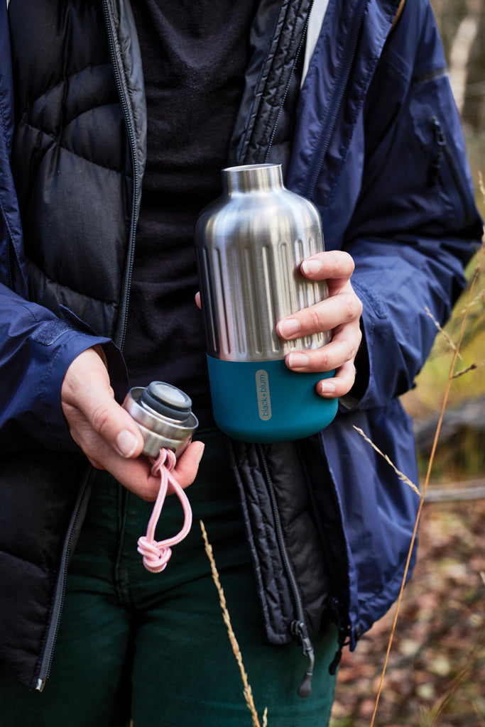 Load image into Gallery viewer, Black + Blum Explorer insulated large 850ml drinkware bottle with a sleek, durable design for hot and cold beverages.