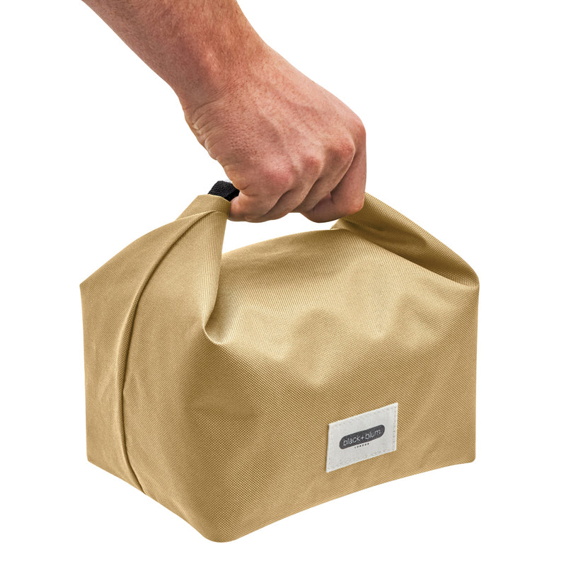Load image into Gallery viewer, Black+Blum 6.7L insulated outdoor lunch cooler bag with black fabric and carry handle, designed for food storage and portability.