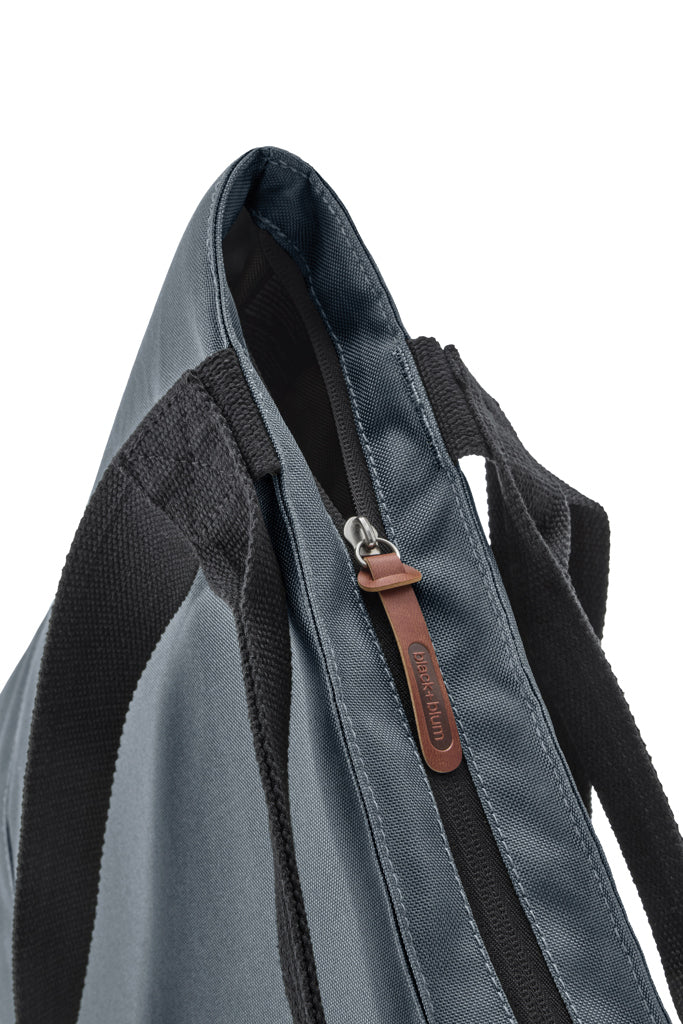Load image into Gallery viewer, Black + Blum 16L insulated outdoor tote cooler bag with handles, designed to keep food and drinks cold.