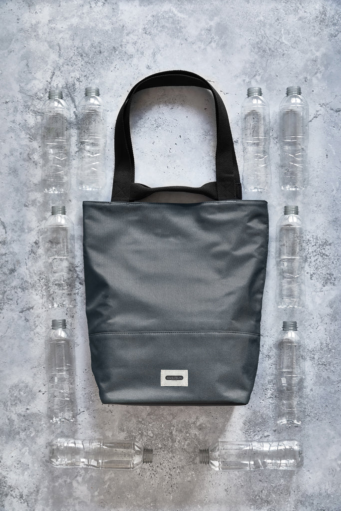 Load image into Gallery viewer, Black + Blum 16L insulated outdoor cooler tote bag with zipper closure and carrying handles, ideal for picnics and outdoor outings.