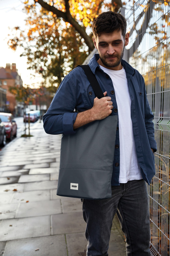 Load image into Gallery viewer, Black + Blum 16L insulated outdoor tote cooler bag with handles, designed for keeping food and drinks cold outdoors.
