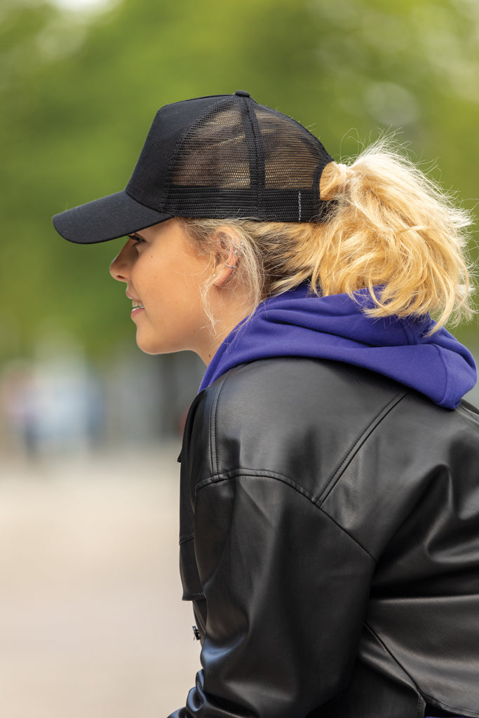 Load image into Gallery viewer, Brushed cotton 5-panel trucker cap by XD Collection, showcasing a classic headwear style with a curved brim and adjustable snapback.
