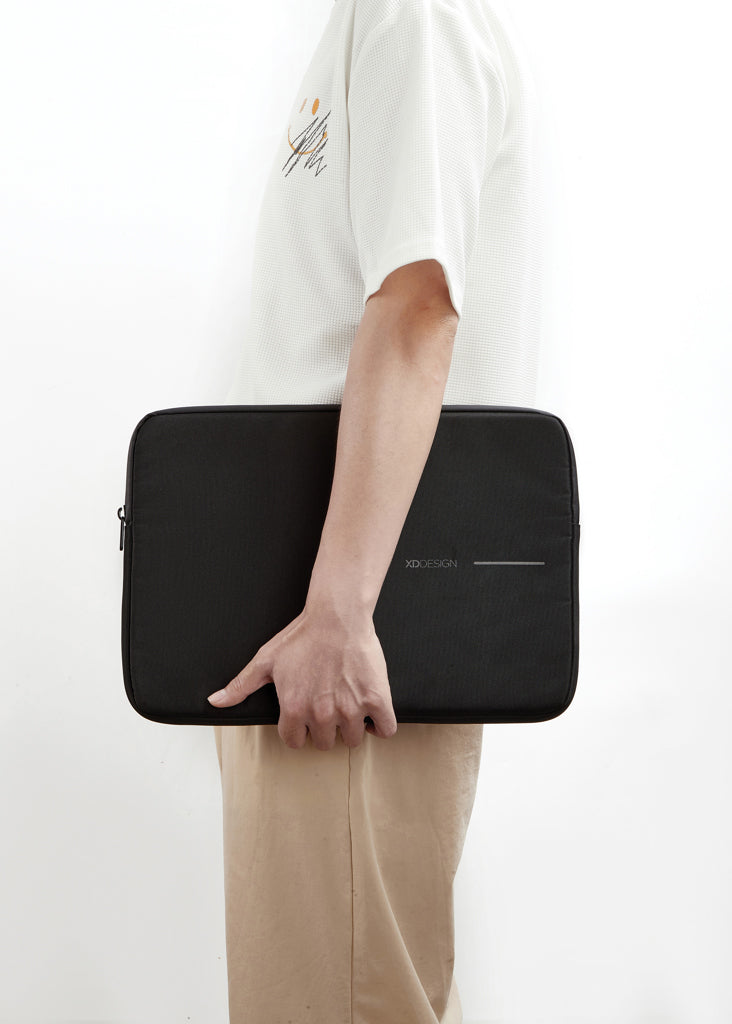 Load image into Gallery viewer, Light gray XD Design 14-inch laptop sleeve with smooth fabric and zipper closure, designed for portable protection.