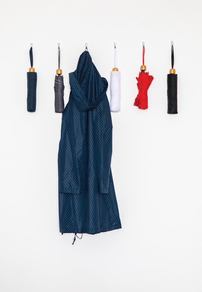 Load image into Gallery viewer, 20.5-inch Impact AWARE™ RPET bamboo mini umbrella by XD Collection with 190T pongee fabric, compact and eco-friendly.