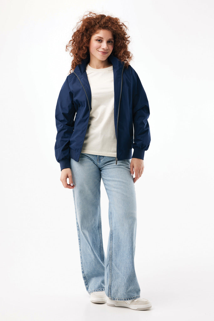 Load image into Gallery viewer, Iqoniq Odin recycled polyester urban jacket in textile, featuring a modern design with a sleek, eco-friendly look.