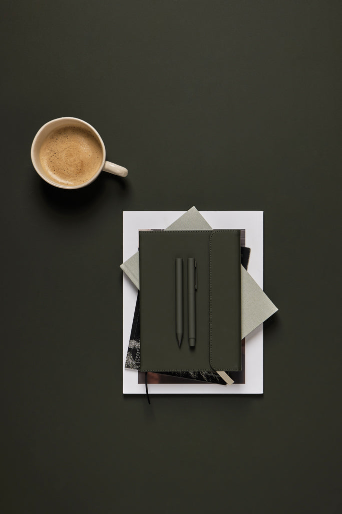 Load image into Gallery viewer, Vinga Baltimore RCS pen set featuring sleek writing instruments with silver accents and modern design, ideal for professional writing.