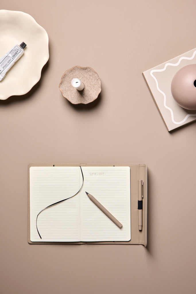 Load image into Gallery viewer, Vinga Baltimore RCS pen set with multiple writing instruments featuring sleek metal design and black ink tips.