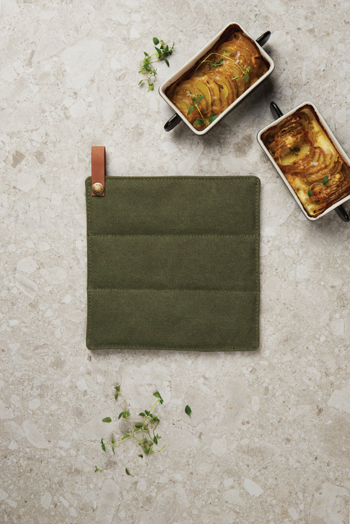 Load image into Gallery viewer, VINGA Asado potholder - Custom Wood Designs